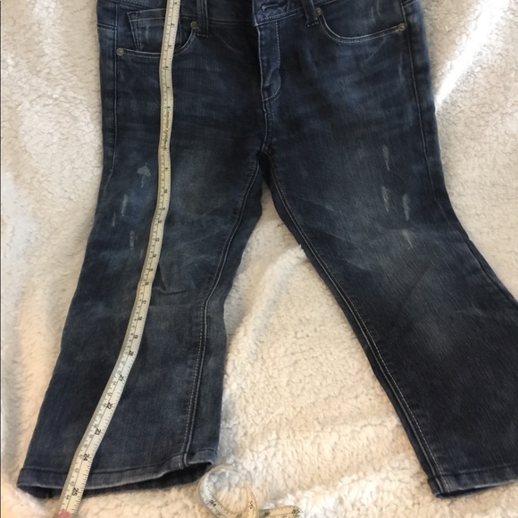 Denim Capri Jeans with Strategic Rips and Fading - Picture 3 of 3